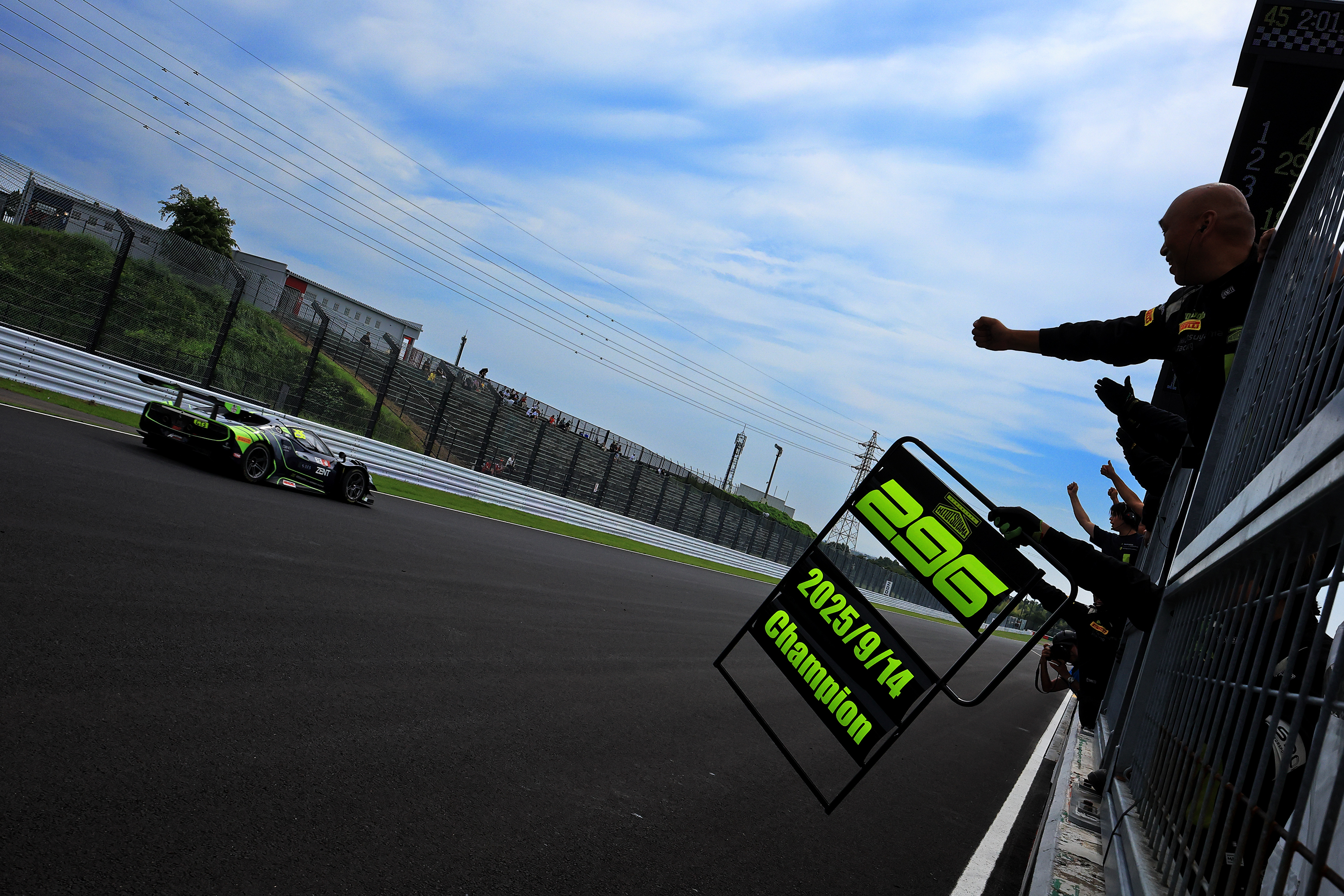 鈴鹿：296号車の都筑晶裕／川端伸太朗組が大波乱の末2025