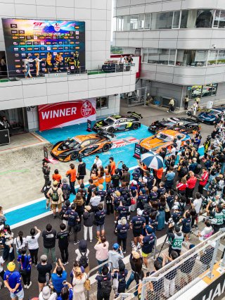 Fuji Race 1 Parc Ferme | SRO Motorsport Group